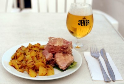 Sauerfleisch mit Bratkartoffeln