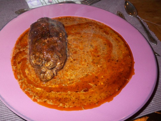 Italienische Roulade mit Parmaschinken: keine Fünf-Sterne-Deko, aber viel Sauce!