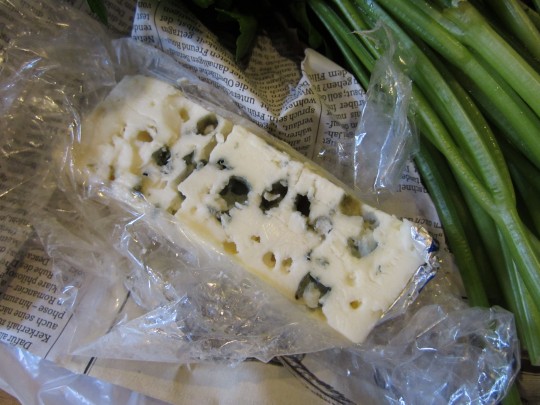 Roquefort vom Stück für unser Pesto