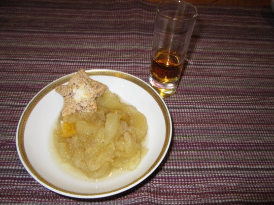 Basta Cosi: Dessert mit Zimtstern und Apfelschnaps