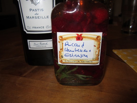 Selbstgemacht: unser Himbeer-Estragon-Ricard