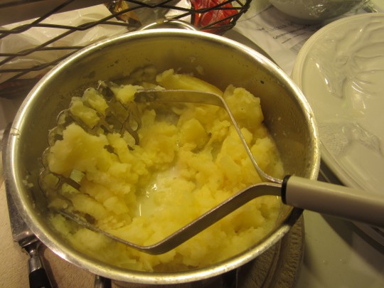 Kartoffel-Püree wird von Hand gestampft! Sie möchten ja keinen Tapetenkleister servieren, oder?