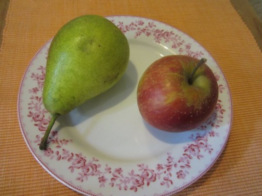 Schöne Äpfel und Birnen gibt's jetzt reichlich! Greifen Sie auf dem Wochenmarkt zu.