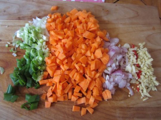 Mise en Place: richten Sie Ihre feingeschnippelten Gemüse vor dem Kochen her, das erleichtert die Arbeit.